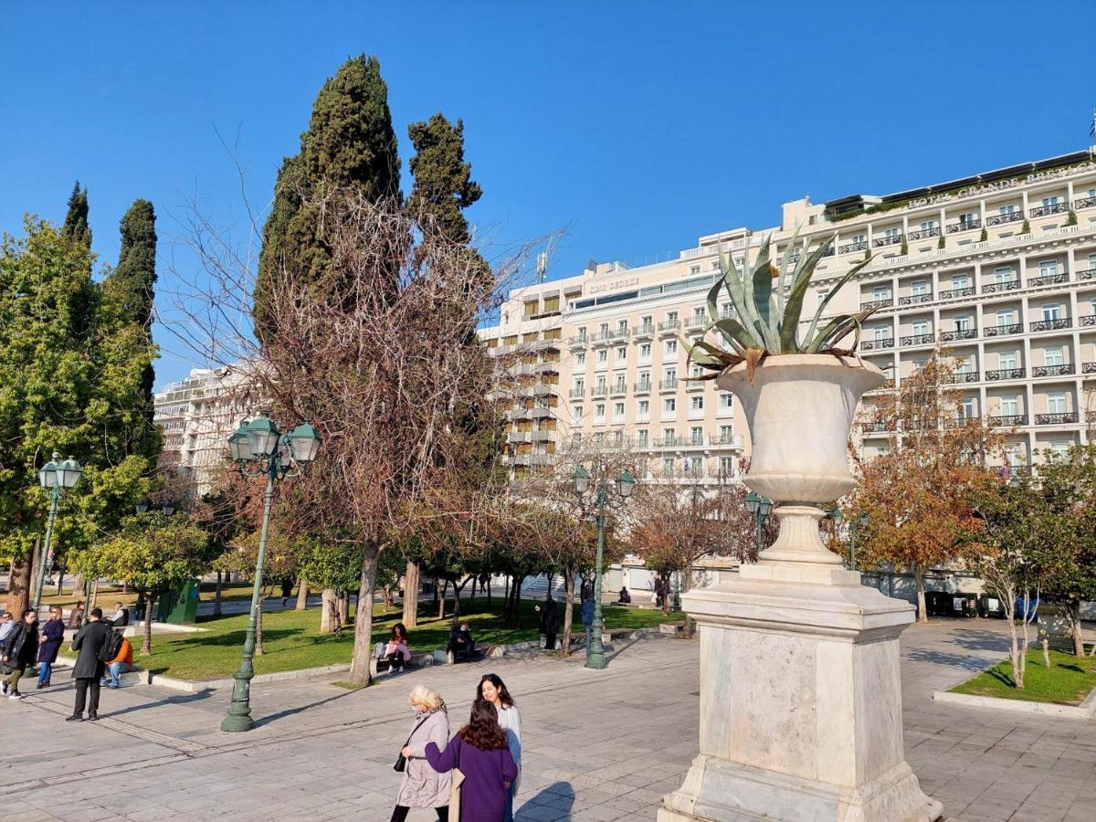 Grand Apartment In Parliament Square Athens Luaran gambar